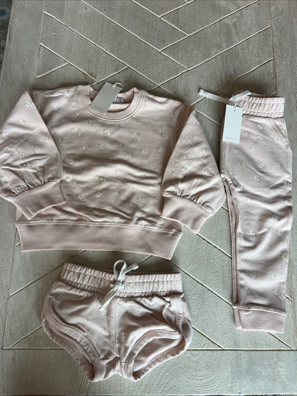 NWT EVIE FLORAL sweatshirt/ sweatpants/ EUC shortie bundle 3Y